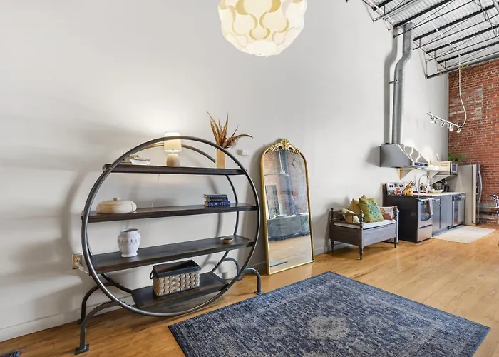 Industrial Modern Loft In Downtown