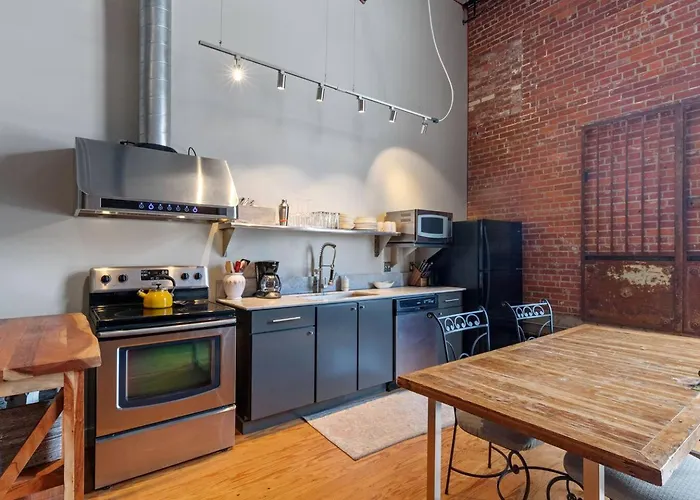 Apartment Industrial Modern Loft In Downtown Lafayette