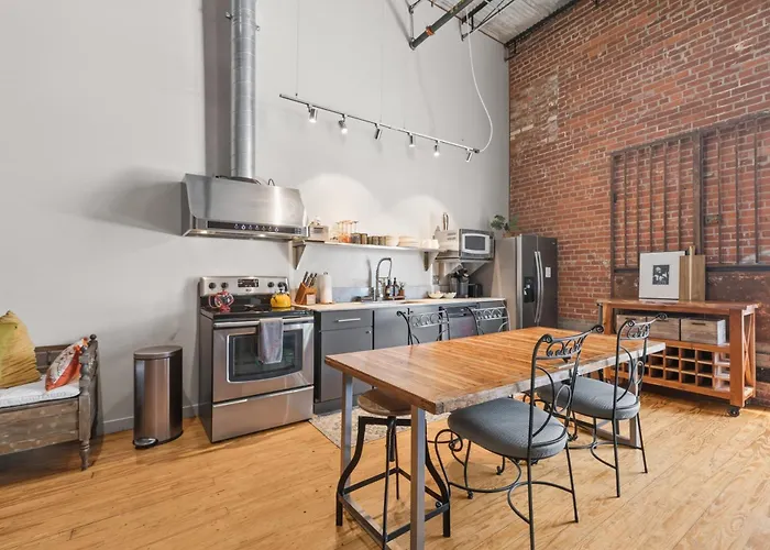 Industrial Modern Loft In Downtown *