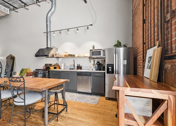 Apartment Industrial Modern Loft In Downtown Lafayette