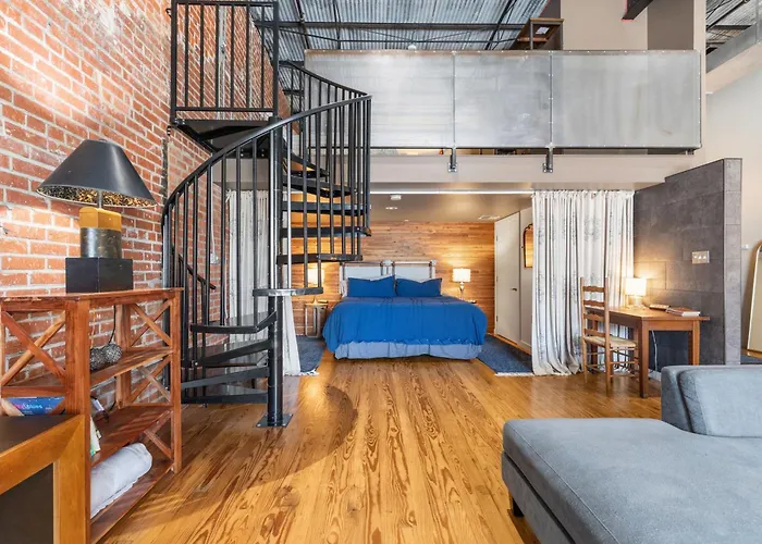 Industrial Modern Loft In Downtown Apartment