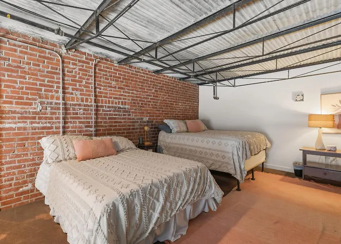 Apartment Industrial Modern Loft In Downtown