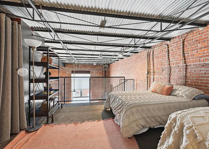 Apartment Industrial Modern Loft In Downtown